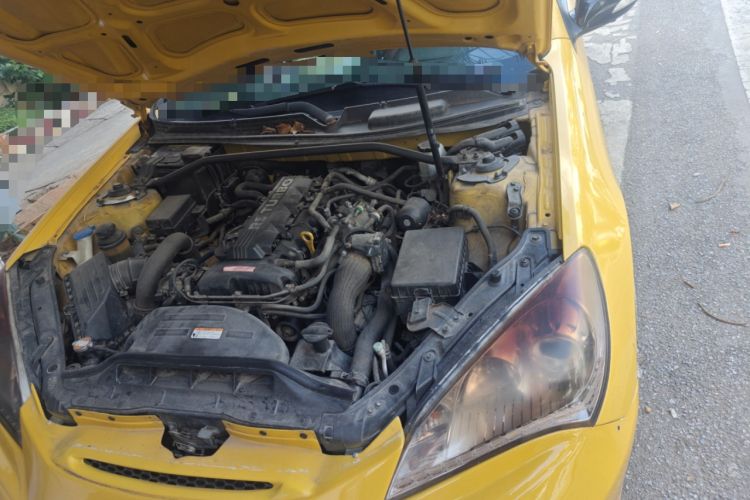 Used Hyundai Genesis Coupe 2009 2.0T Automatic Deluxe Edition Engine Bay Left