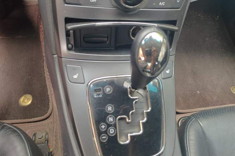 Used Hyundai Genesis Coupe 2009 2.0T Automatic Luxury Edition Gear Lever