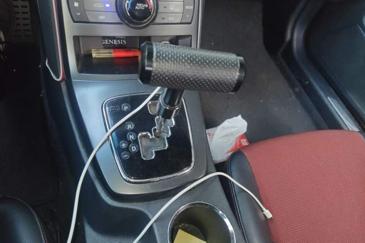 Used Hyundai Genesis Coupe 2009 2.0T Automatic Deluxe Edition Gear Lever