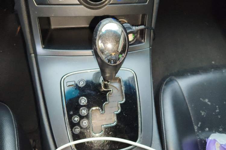 Used Hyundai Genesis Coupe 2009 2.0T Automatic Deluxe Edition Gear Lever