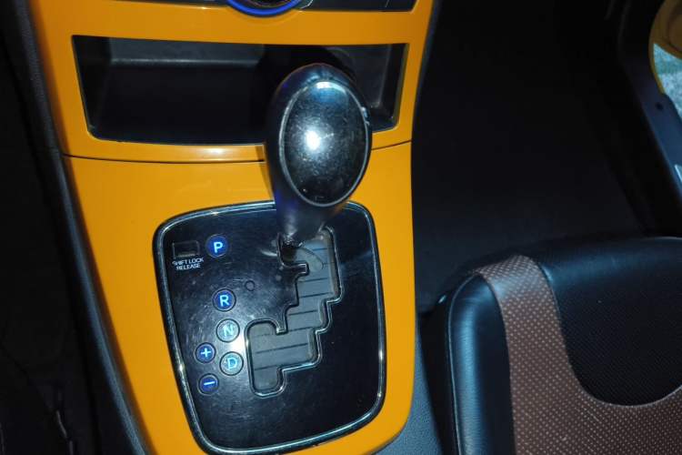 Used Hyundai Genesis Coupe 2009 2.0T Automatic Deluxe Edition Gear Lever