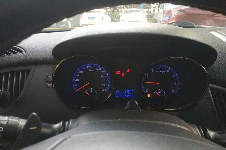 Used Hyundai Genesis Coupe 2009 2.0T Automatic Deluxe Edition Instrument Cluster