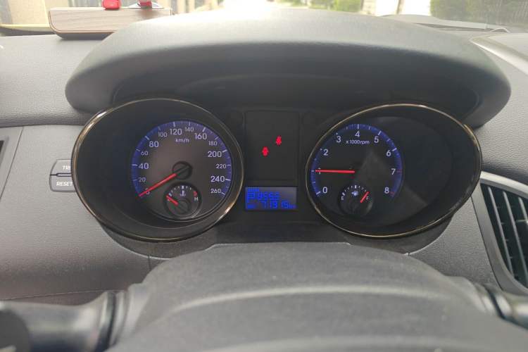 Used Hyundai Genesis Coupe 2009 2.0T Automatic Luxury Edition Instrument Cluster
