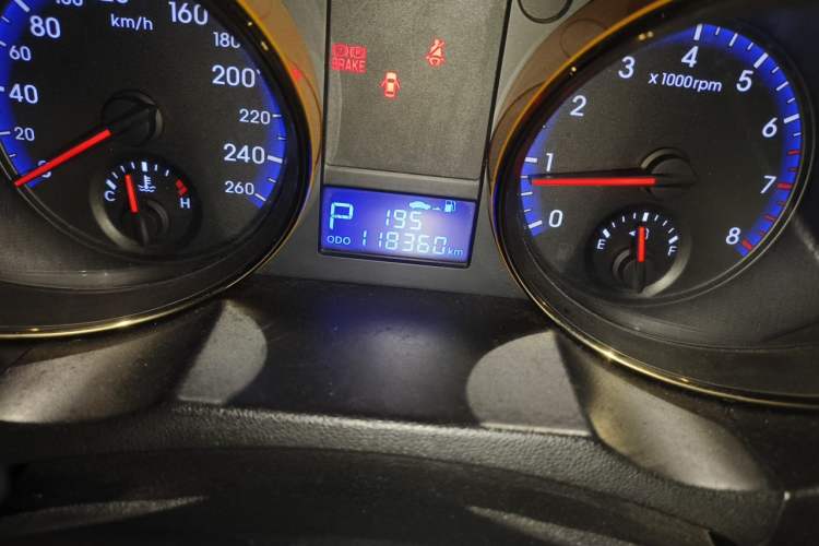 Used Hyundai Genesis Coupe 2009 2.0T Automatic Deluxe Edition Odometer Close Up