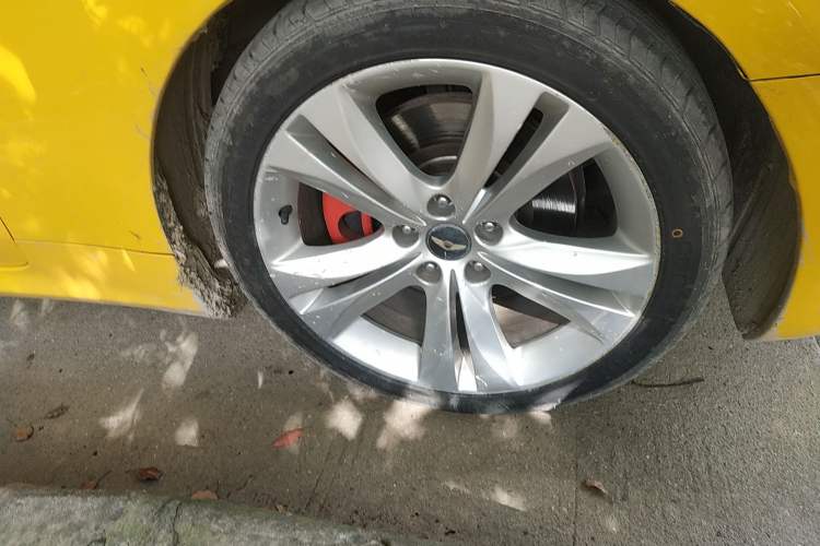 Used Hyundai Genesis Coupe 2009 2.0T Automatic Deluxe Edition Right Front Wheel Hub