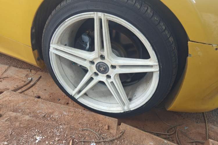 Used Hyundai Genesis Coupe 2009 2.0T Automatic Deluxe Edition Right Front Wheel Hub