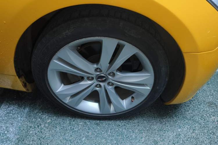 Used Hyundai Genesis Coupe 2009 2.0T Automatic Deluxe Edition Right Front Wheel Hub