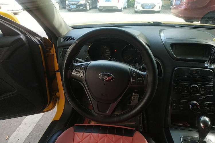 Used Hyundai Genesis Coupe 2009 2.0T Automatic Deluxe Edition Steering Wheel