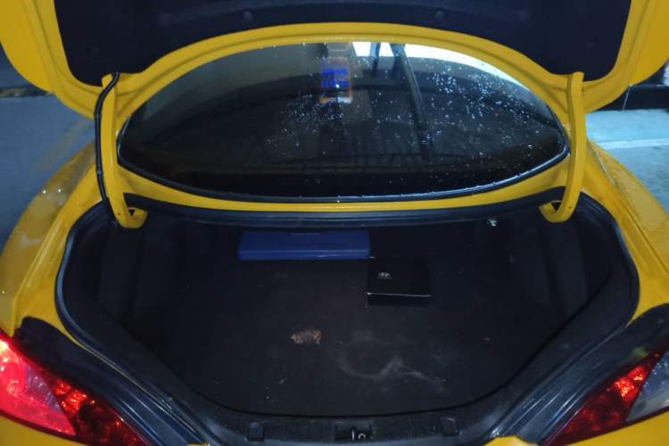Used Hyundai Genesis Coupe 2009 2.0T Automatic Deluxe Edition Trunk