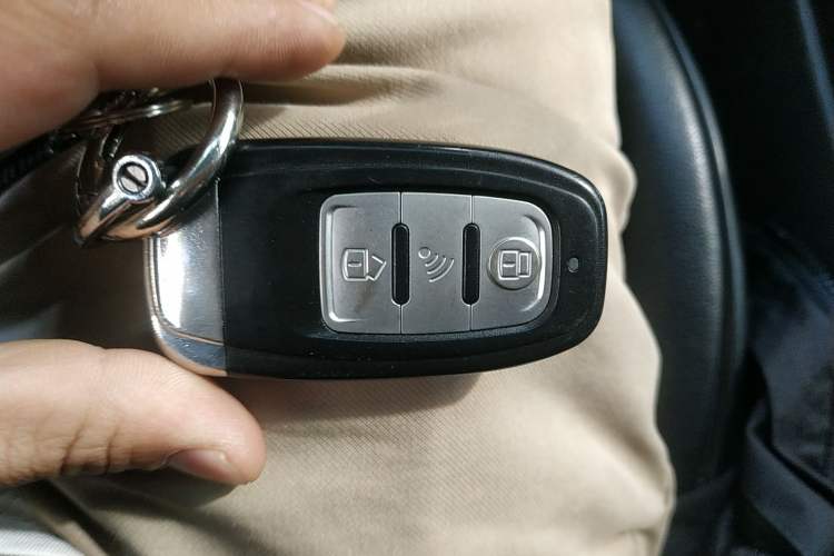 Used Hyundai Genesis Coupe 2009 2.0T Automatic Deluxe Edition Vehicle Key