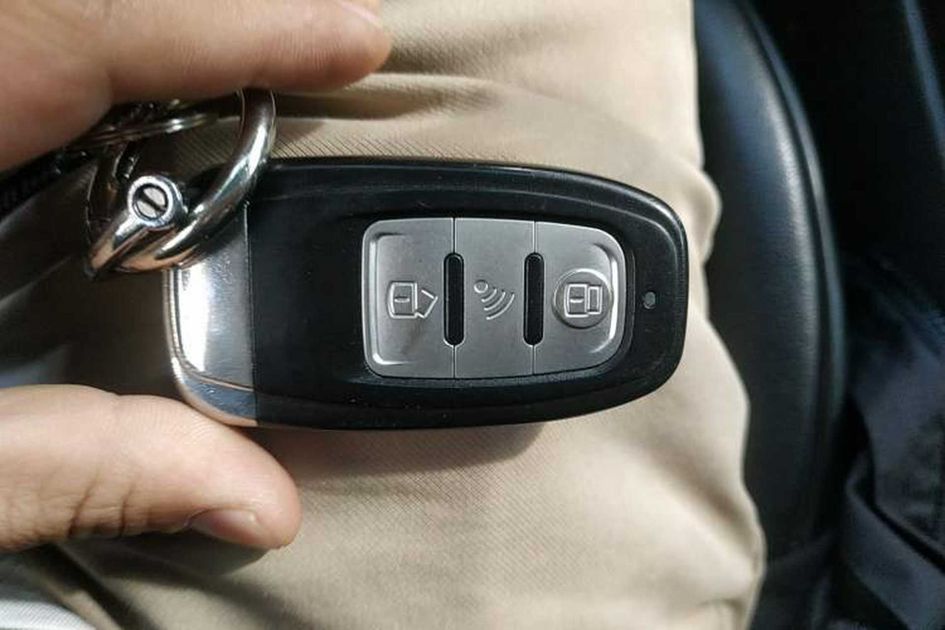 Used Hyundai Genesis Coupe 2009 2.0T Automatic Deluxe Edition Vehicle Key