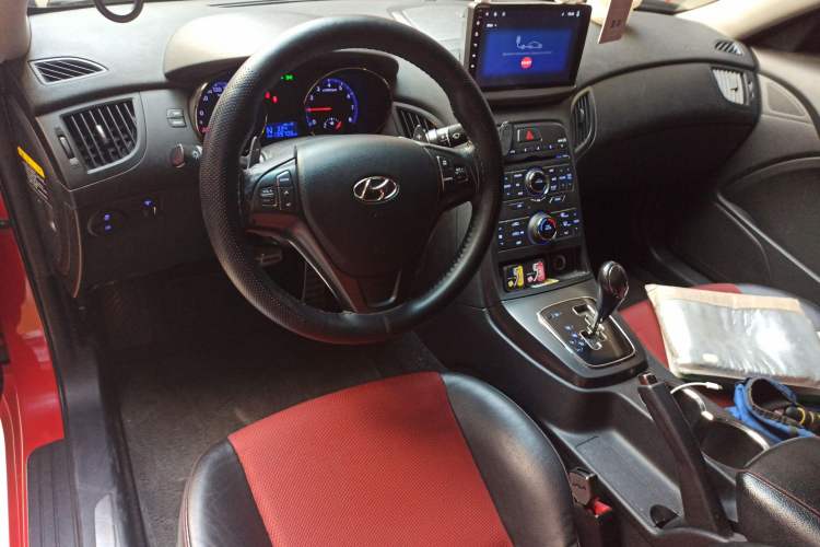 Used Hyundai Genesis Coupe 2010 2.0T Automatic Luxury Edition (Imported) Center Console