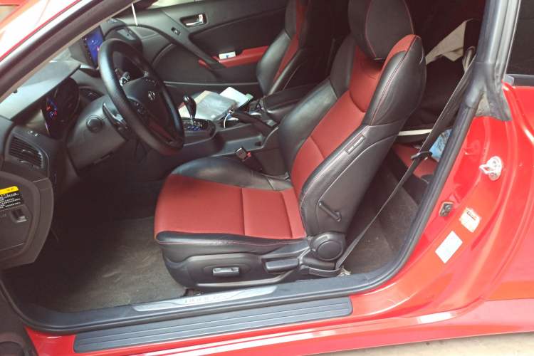 Used Hyundai Genesis Coupe 2010 2.0T Automatic Luxury Edition (Imported) Left Front Seat