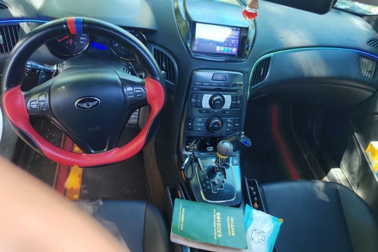 Used Hyundai Genesis Coupe  Center Console