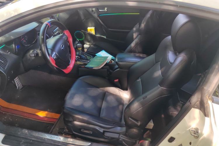 Used Hyundai Genesis Coupe  Left Front Seat