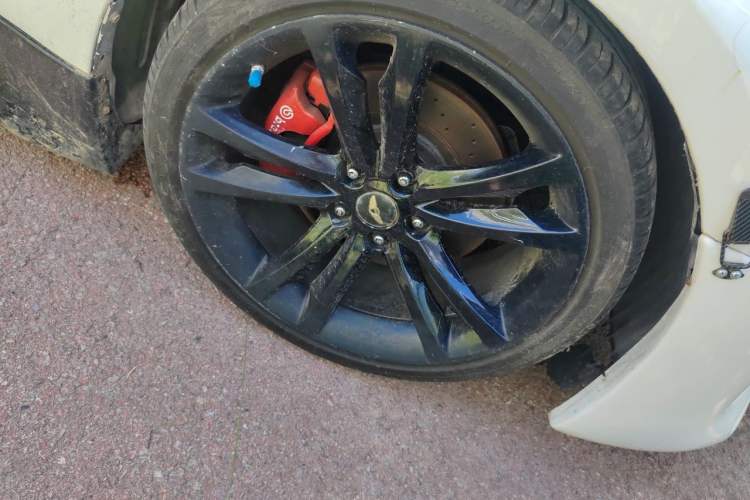 Used Hyundai Genesis Coupe  Right Front Wheel Hub
