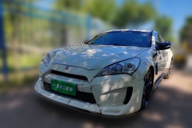 Used Hyundai Genesis Coupe 2.0, automatic, four seats, with sunroof, plus custom wheels, body kit, exhaust, and suspension