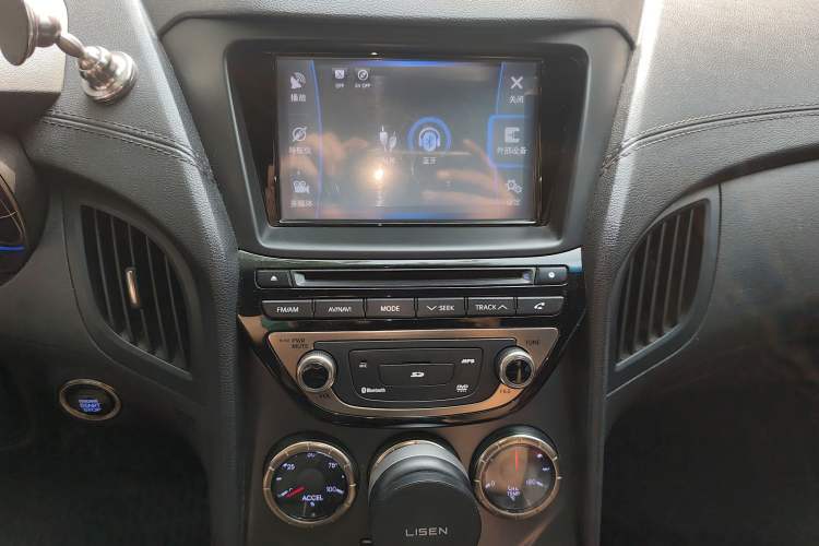 Used Hyundai Genesis Coupe 2012 2.0T Automatic Brembo Edition Audio And AC Panel