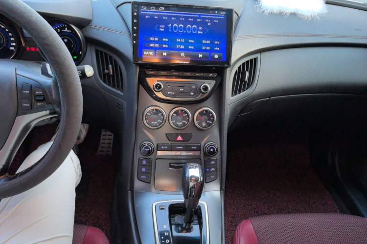 Used Hyundai Genesis Coupe 2012 2.0T Automatic Luxury Edition Audio And AC Panel