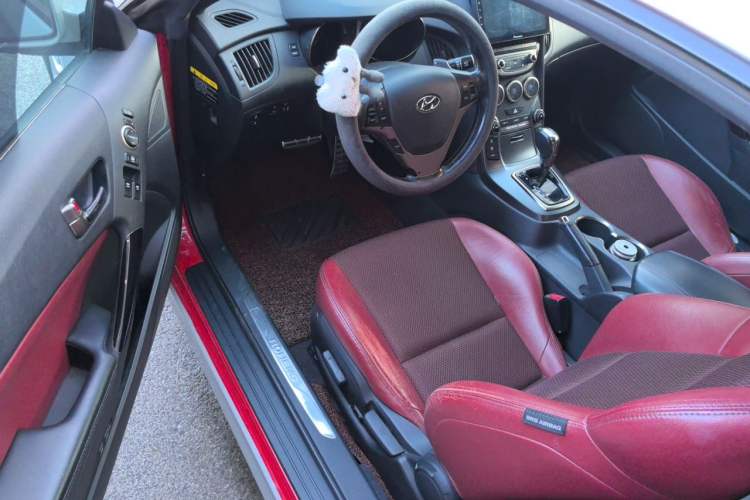 Used Hyundai Genesis Coupe 2012 2.0T Automatic Luxury Edition Driver Seat