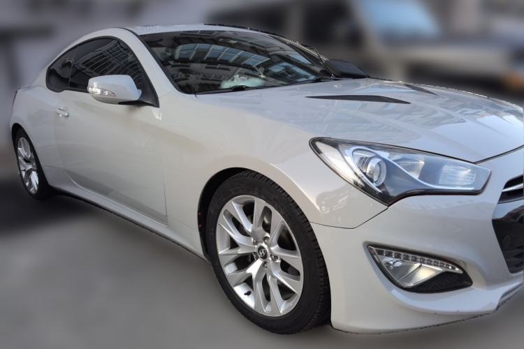 Used Hyundai Genesis Coupe 2012 2.0T Automatic Luxury Edition Front Right 45 Deg