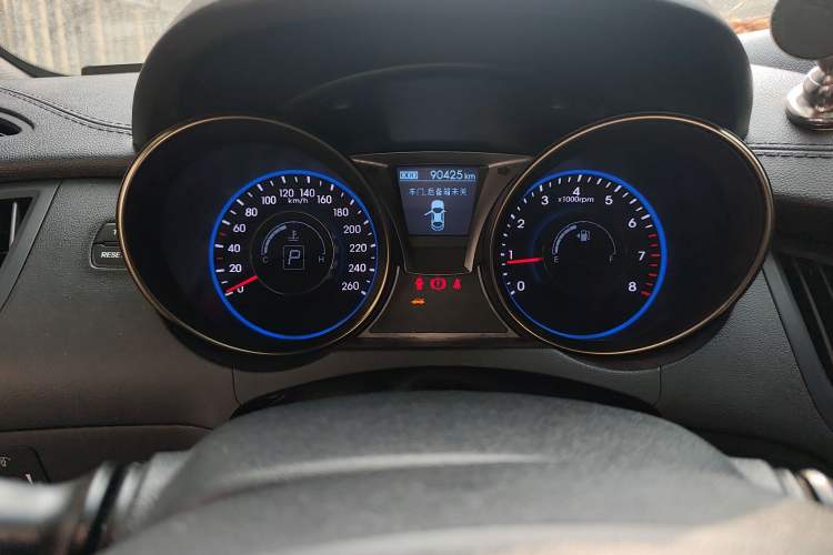 Used Hyundai Genesis Coupe 2012 2.0T Automatic Brembo Edition Instrument Cluster