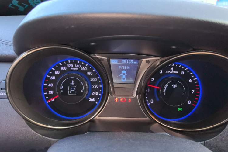 Used Hyundai Genesis Coupe 2012 2.0T Automatic Luxury Edition Odometer Close Up