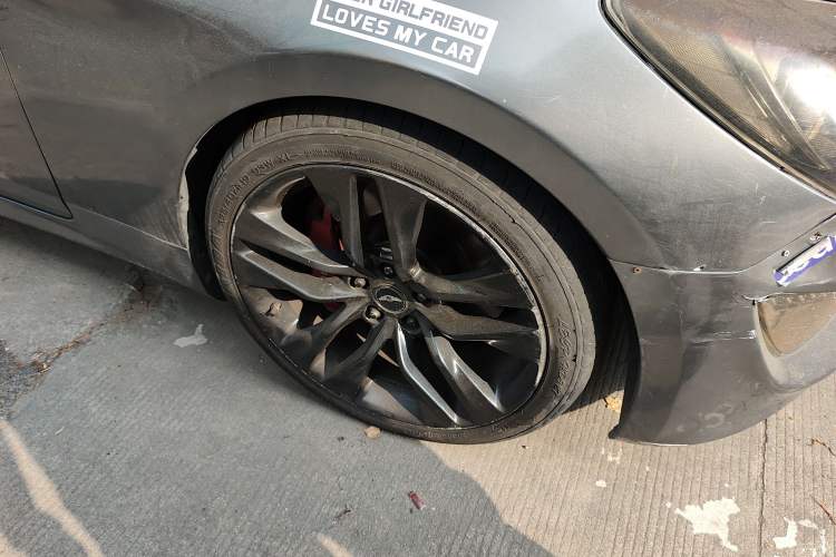 Used Hyundai Genesis Coupe 2012 2.0T Automatic Brembo Edition Right Front Wheel Hub
