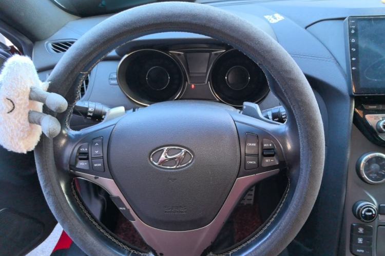 Used Hyundai Genesis Coupe 2012 2.0T Automatic Luxury Edition Steering Wheel