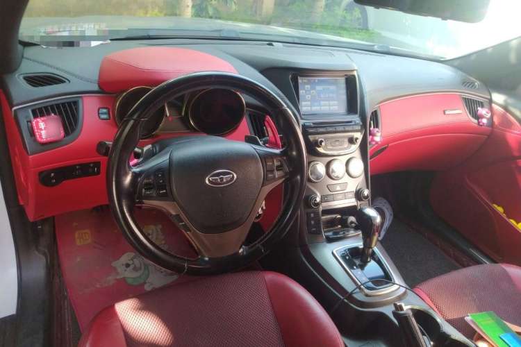 Used Hyundai Genesis Coupe 2012 2.0T Automatic Luxury Edition Center Console