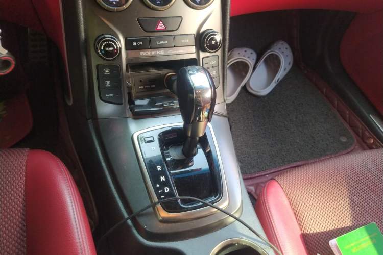 Used Hyundai Genesis Coupe 2012 2.0T Automatic Luxury Edition Gear Lever