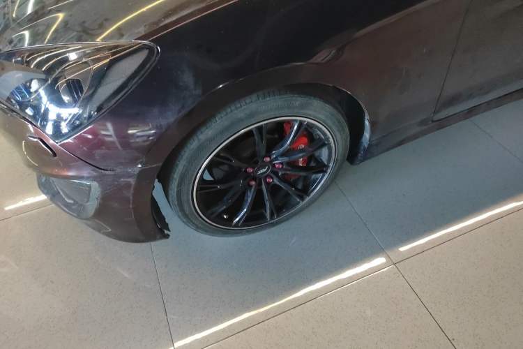 Used Hyundai Genesis Coupe 2012 2.0T Automatic Luxury Edition Left Front Wheel Hub