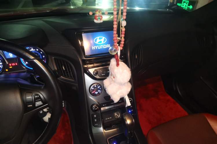 Used Hyundai Genesis Coupe 2012 2.0T Automatic Luxury Edition Audio And AC Panel