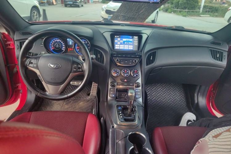 Used Hyundai Genesis Coupe 2012 2.0T Automatic Luxury Edition Center Console