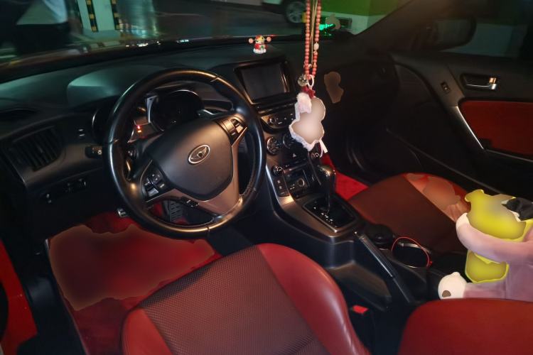 Used Hyundai Genesis Coupe 2012 2.0T Automatic Luxury Edition Center Console