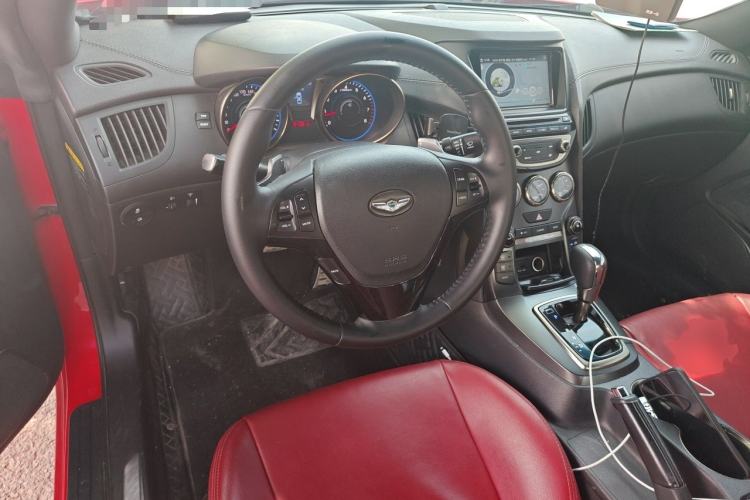 Used Hyundai Genesis Coupe 2012 2.0T Automatic Luxury Edition Center Console