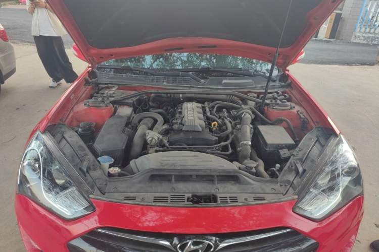 Used Hyundai Genesis Coupe 2012 2.0T Automatic Luxury Edition Engine Bay