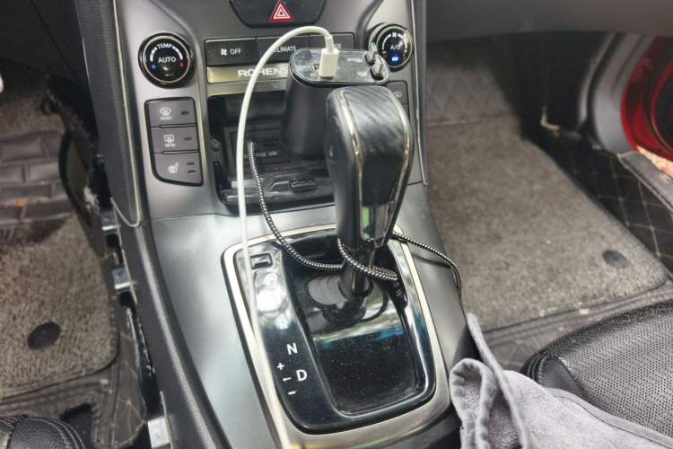 Used Hyundai Genesis Coupe 2012 2.0T Automatic Luxury Edition Gear Lever