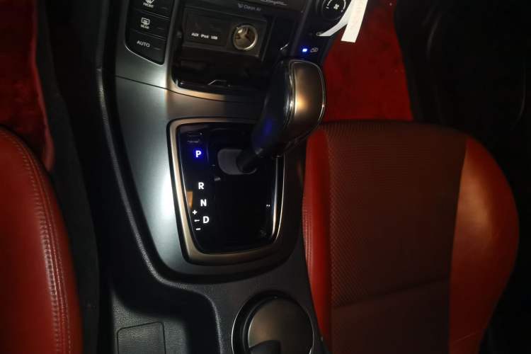 Used Hyundai Genesis Coupe 2012 2.0T Automatic Luxury Edition Gear Lever