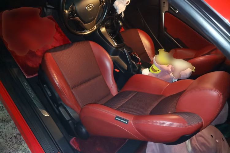 Used Hyundai Genesis Coupe 2012 2.0T Automatic Luxury Edition Left Front Seat