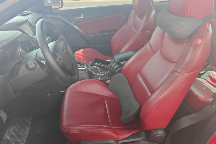 Used Hyundai Genesis Coupe 2012 2.0T Automatic Luxury Edition Left Front Seat