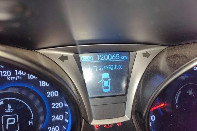 Used Hyundai Genesis Coupe 2012 2.0T Automatic Luxury Edition Odometer Close Up