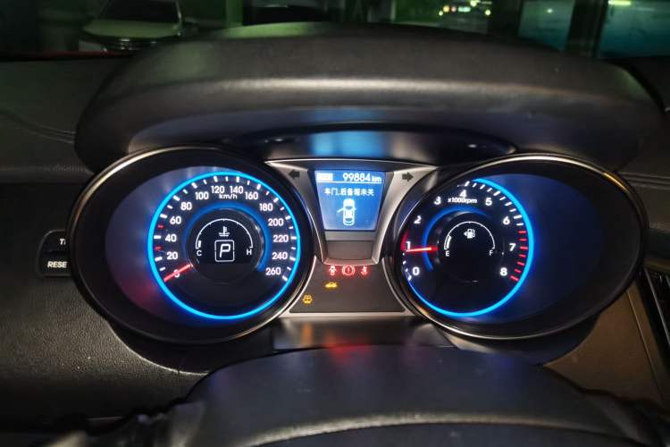 Used Hyundai Genesis Coupe 2012 2.0T Automatic Luxury Edition Odometer Close Up