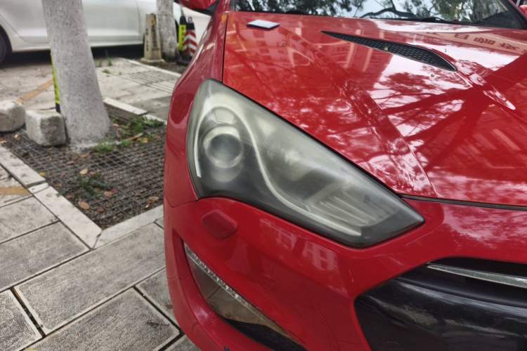 Used Hyundai Genesis Coupe 2012 2.0T Automatic Luxury Edition Right Front Headlight