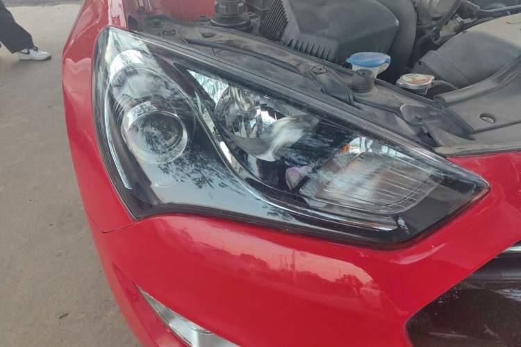 Used Hyundai Genesis Coupe 2012 2.0T Automatic Luxury Edition Right Front Headlight