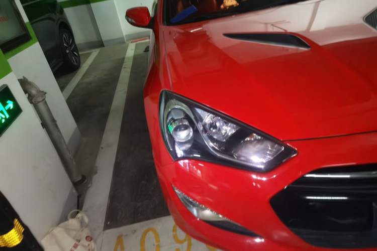Used Hyundai Genesis Coupe 2012 2.0T Automatic Luxury Edition Right Front Headlight