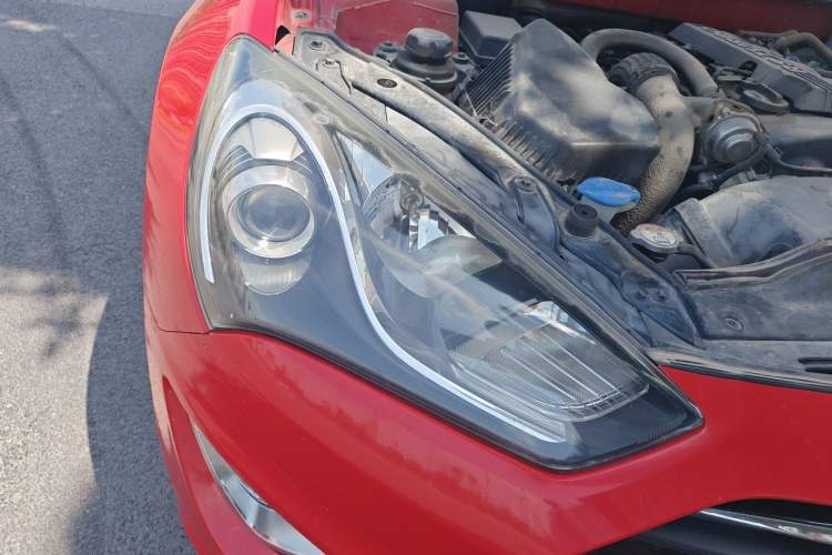 Used Hyundai Genesis Coupe 2012 2.0T Automatic Luxury Edition Right Front Headlight