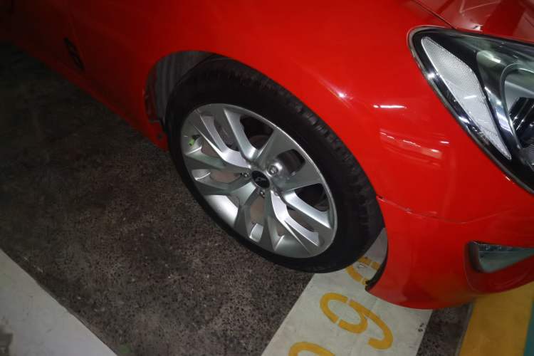 Used Hyundai Genesis Coupe 2012 2.0T Automatic Luxury Edition Right Front Wheel Hub