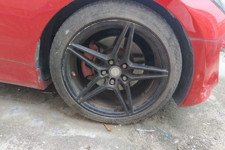 Used Hyundai Genesis Coupe 2012 2.0T Automatic Luxury Edition Right Front Wheel Hub
