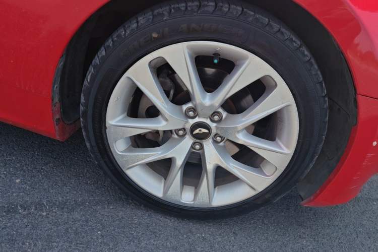 Used Hyundai Genesis Coupe 2012 2.0T Automatic Luxury Edition Right Front Wheel Hub